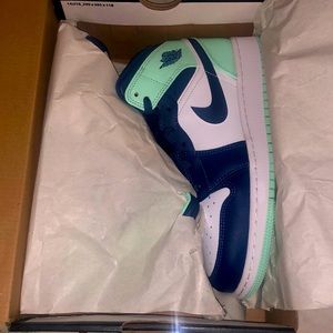 Air Jordan 1 MID (GS)